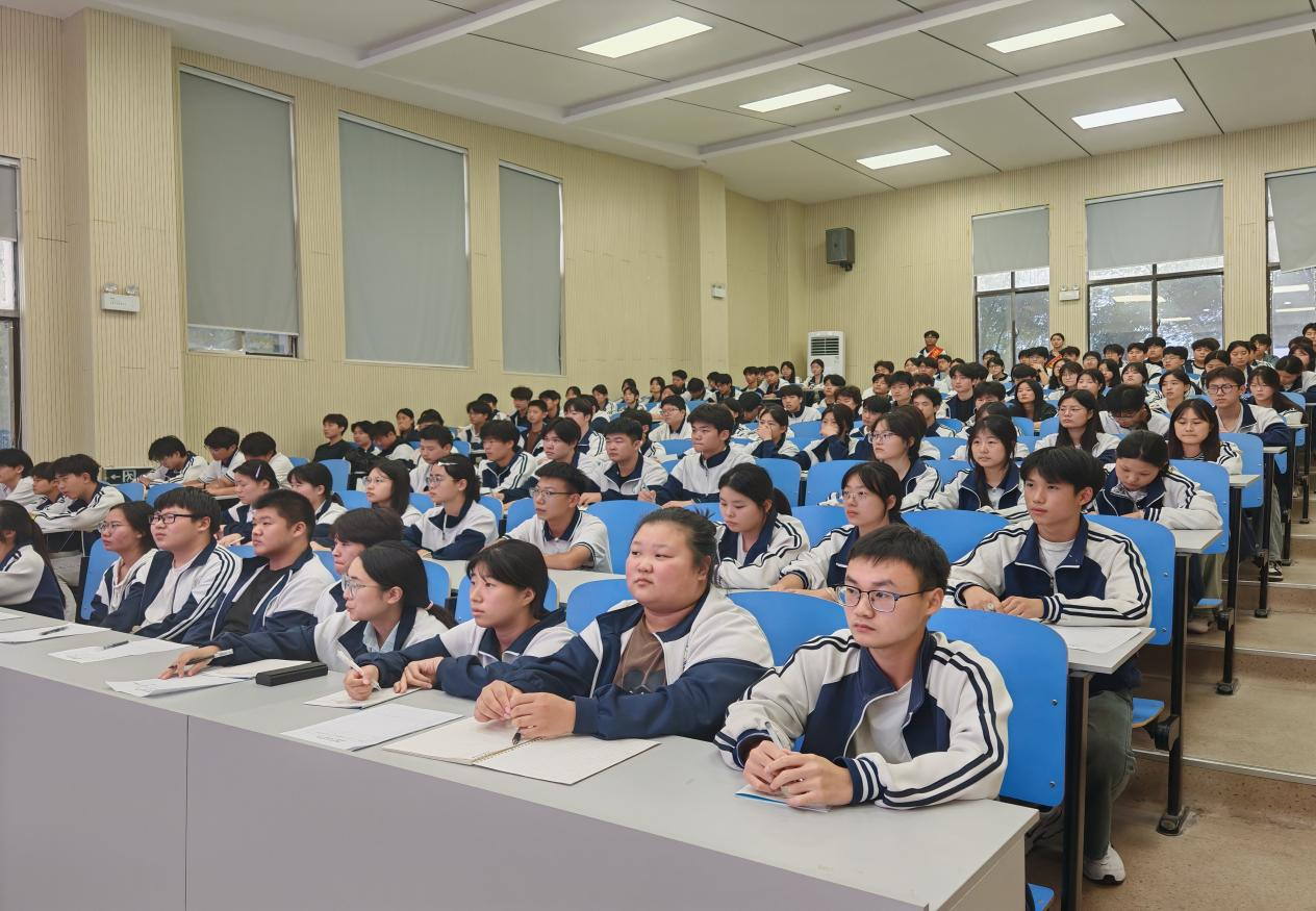 宿州工业学校开展 “我奉献，我快乐” 传承  雷锋精神主题团课(图2)