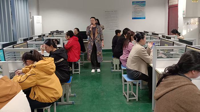 AI赋能教学  智慧点亮课堂 ——宿州工业学校成功举办智慧课程建设专题培训(图1)