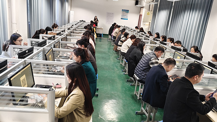 AI赋能教学  智慧点亮课堂 ——宿州工业学校成功举办智慧课程建设专题培训(图3)