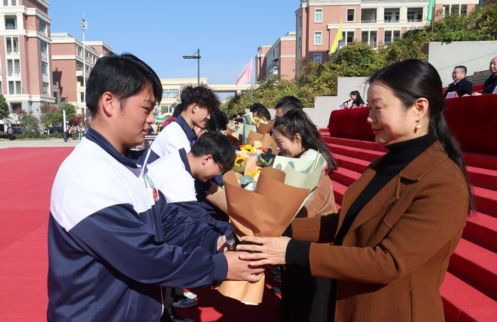 十八而志承大任 青春逐梦谱华章——宿州工业学校举行18岁成人礼(图9)