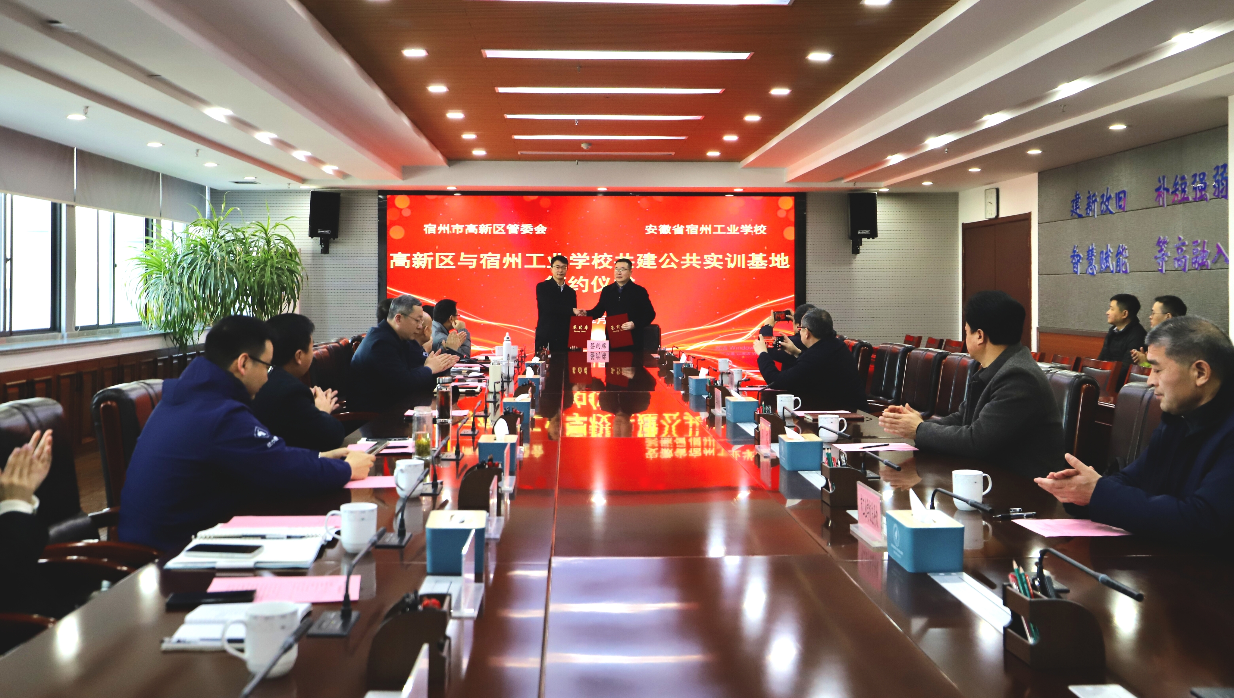 政校企三方聚力 共筑产教融合新高地——宿州高新区、宿州工业学校与佳力奇公司共建公共实训基地签约仪式顺利举行(图2)