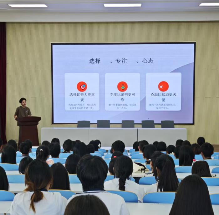 技能筑梦 榜样远航  ——宿州工业学校文化艺术系开展优秀毕业生经验交流会(图2)