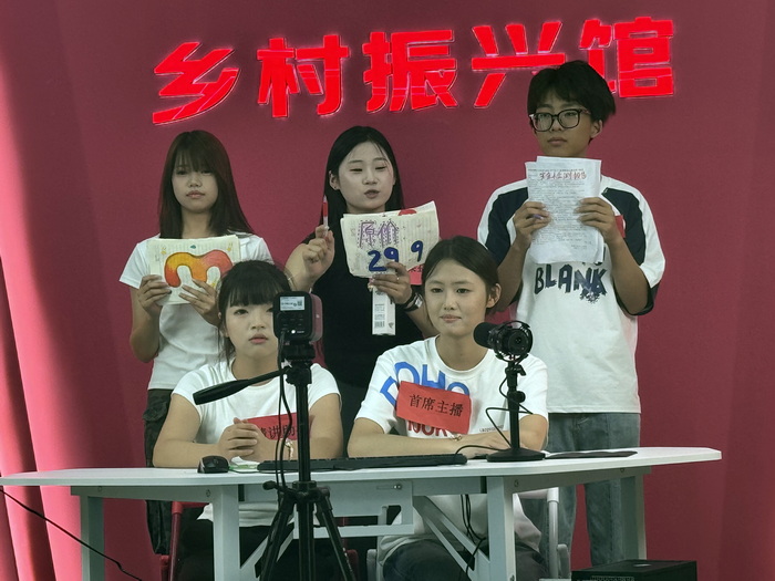 一技在手，一生无忧 ——2026年春校技能大赛暨职教活动周圆满落幕(图3)