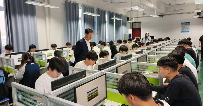 一技在手，一生无忧 ——2026年春校技能大赛暨职教活动周圆满落幕(图2)