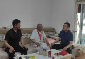 宿州工业学校领导走访慰问老党员和困难党员