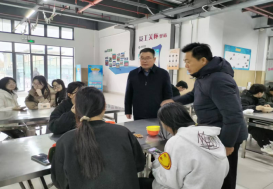 情系莘莘学子  暖心关爱成长