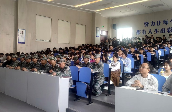 规范内务强技能，文明寝室树新风  ——宿州工业学校召开寝室内务标准讲座暨  寝室文化节活动动员大会(图2)