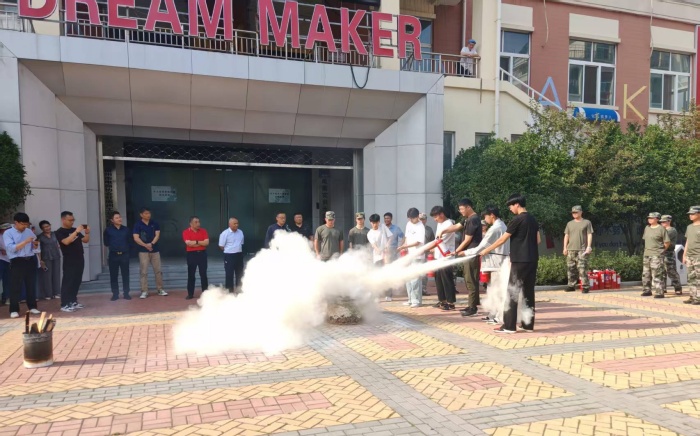 以“练”筑防 安全“宿”行——宿州工业学校开展学生宿舍消防安全综合演练(图3)