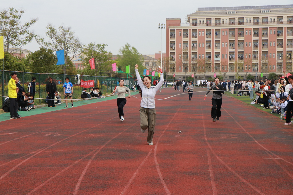 宿州工业学校第十二届春季田径运动会暨教职工运动会圆满落幕(图4)